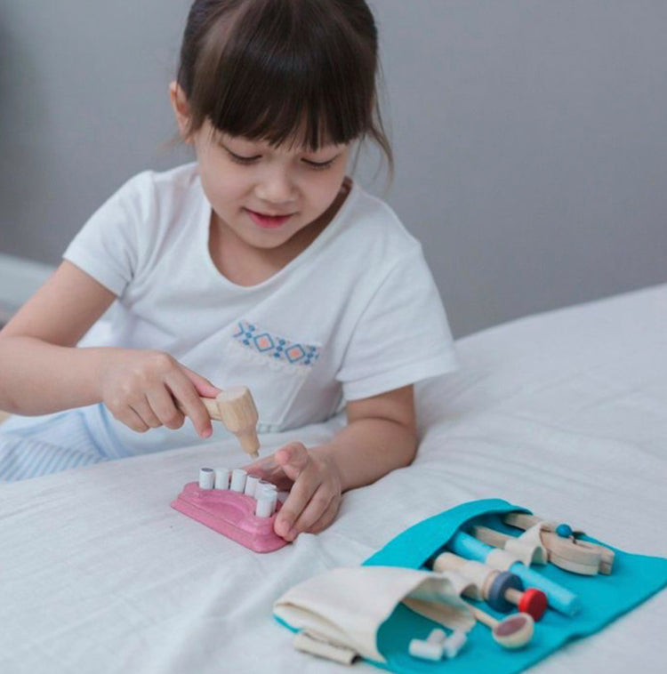 SET DE DENTISTA CON ACCESORIOS DE MADERA - PLANTOYS