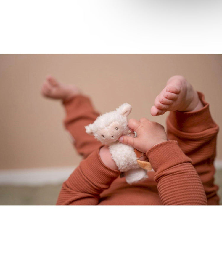 Sonajero de Muñeca Oveja Little Farm
Little Dutch