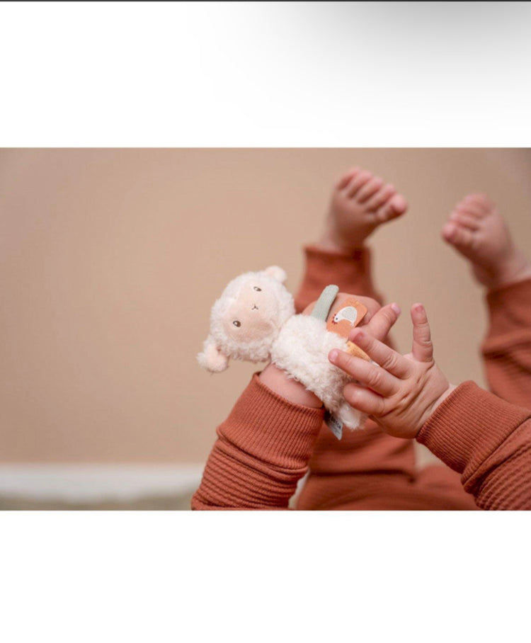 Sonajero de Muñeca Oveja Little Farm
Little Dutch