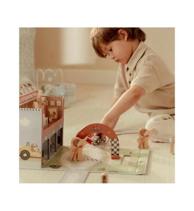 Caja de Juego con Pista de Carreras FSC
Little Dutch