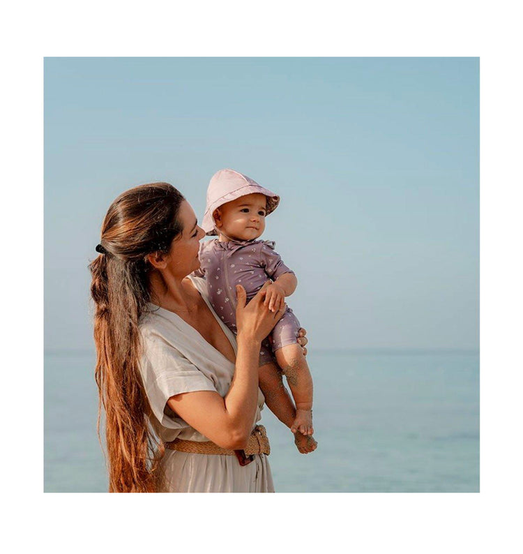 Gorro Reversible Pequeñas Flores Rosas Little Dutch